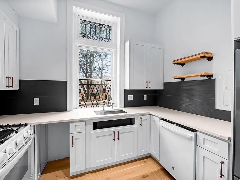 1200 Bolton St — Photo 17