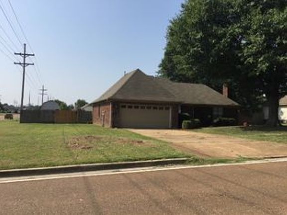 4th image of 975 Greencliff Dr