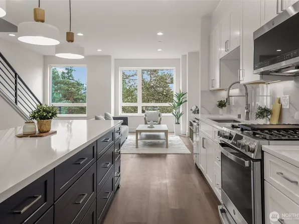 8923 166th Avenue NE #101, Redmond, WA 98052