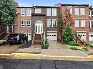10190 Turnberry Pl, Oakton, VA 22124