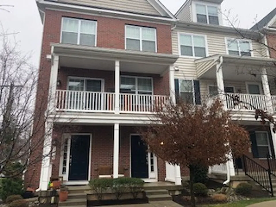 752 W 2nd St