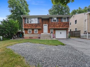 19 Spencer St, Edison, NJ 08817