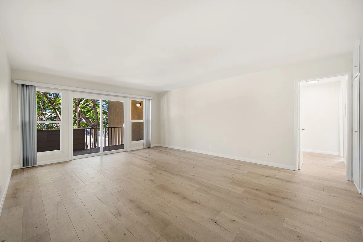 Building Photo - 115 Redondo Ave #5