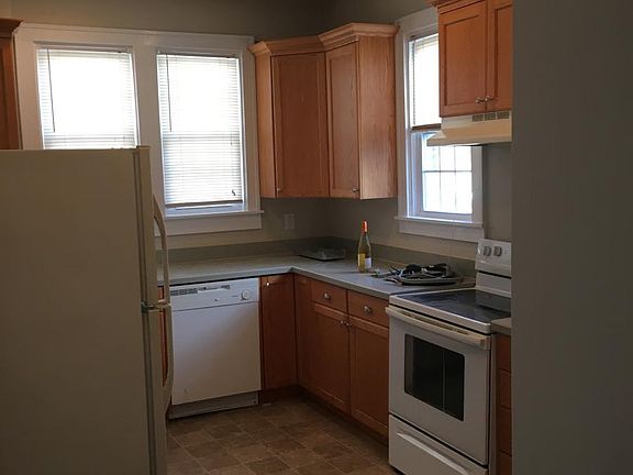 2nd image of 200 Bedford Pl