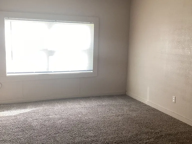 1520 S Industrial Dr — Photo 11