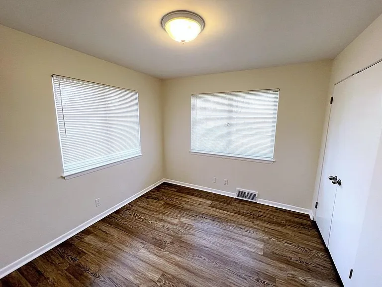 4504 Chatham Dr — Photo 7