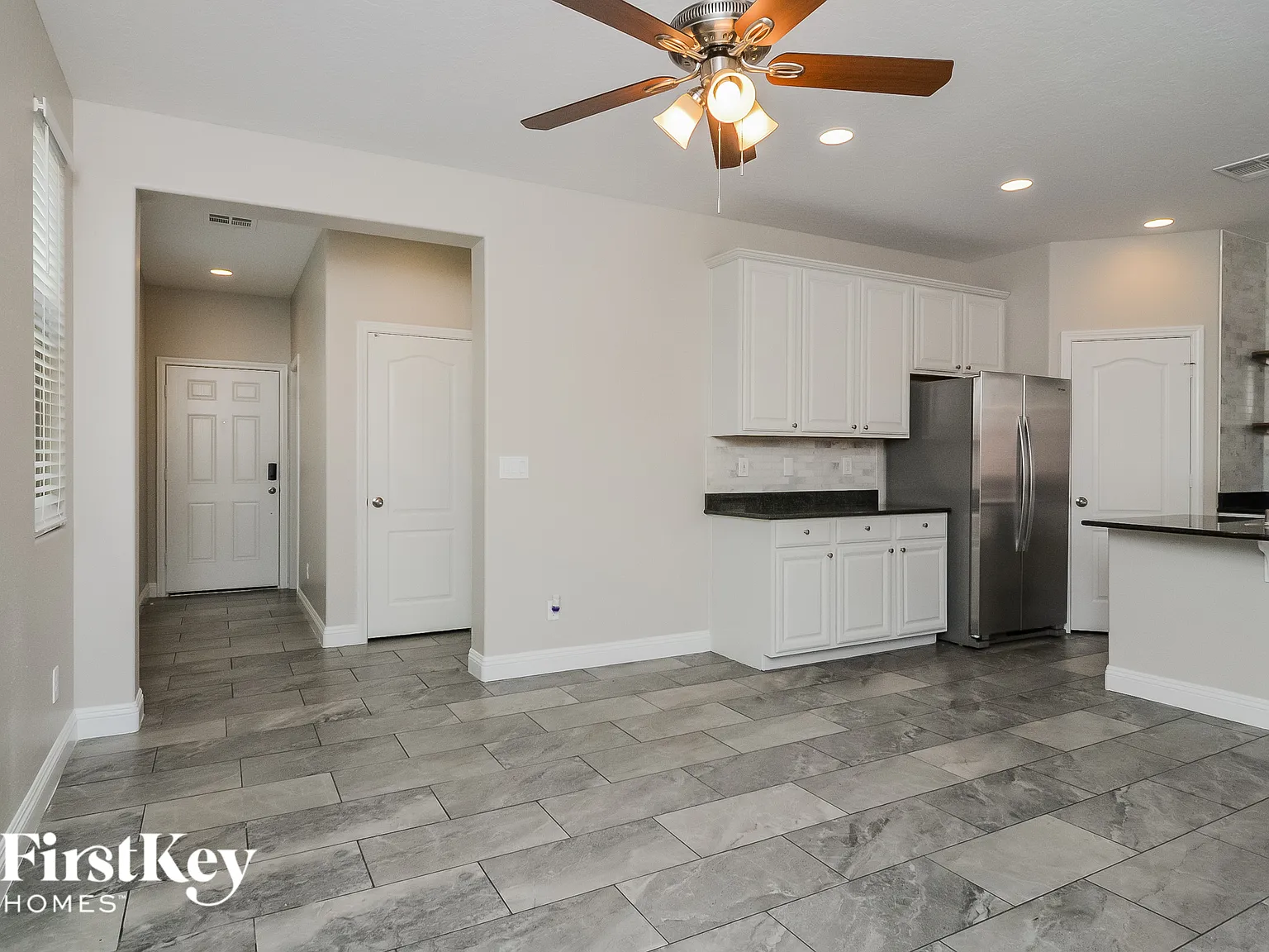 3 bed, 2.5 bath, 1690 sqft, $2,010 — Photo 3