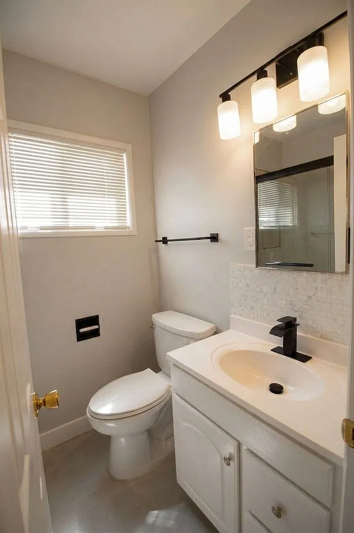 425 E. Magnolia Boulevard — Photo 4