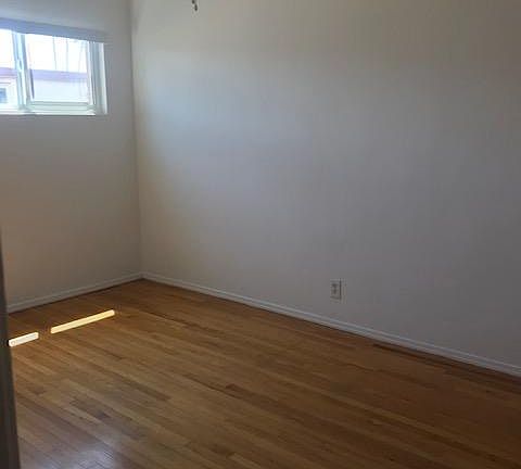4th image of 1421 Manhattan Beach Blvd #D