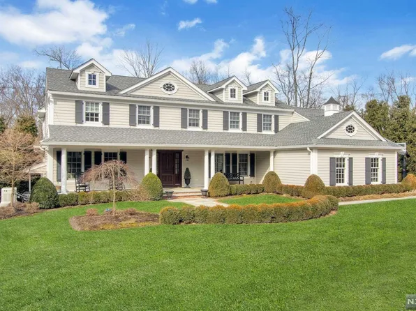 112 Oak Dr, Upper Saddle River, NJ 07458