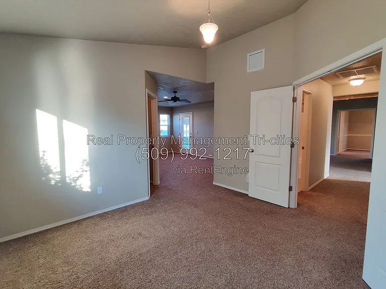 2667 Torrey Pines Way — Photo 16