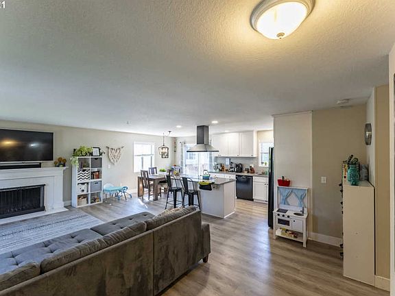4th image of 1312 NE 98th Ave