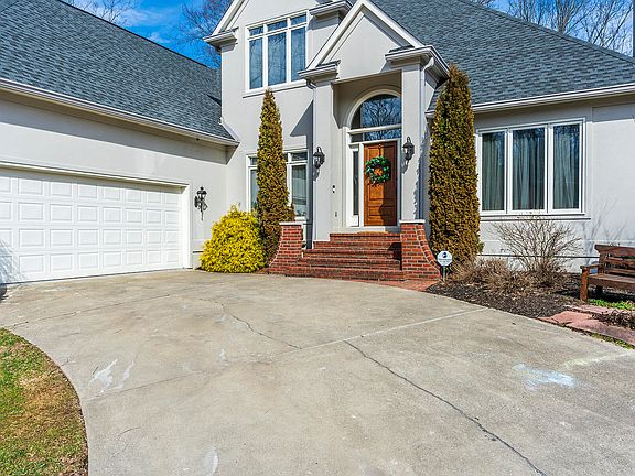 4th image of 1140 Sheffield Pl
