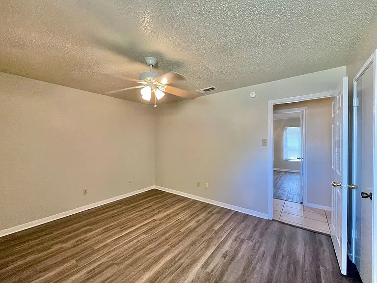 109 S Brook Dr — Photo 15