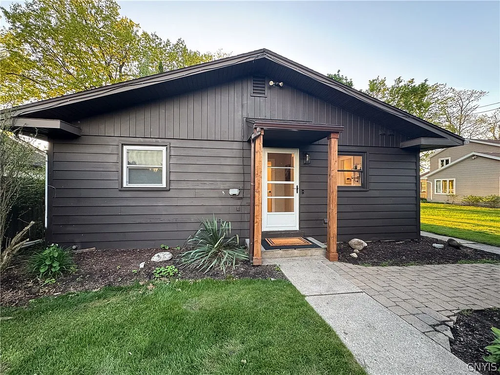 3 bed, 3.0 bath, 2222 sqft, $2,400 — Photo 3