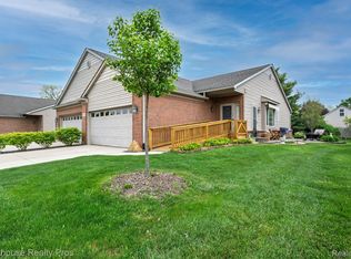 815 Chelsea Ridge Ct, Howell, MI 48843