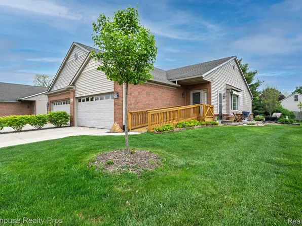 815 Chelsea Ridge Ct, Howell, MI 48843