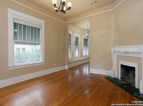 5th image of 429 E Carson St