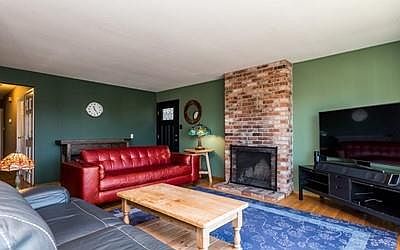 3rd image of 1384 Skyline Dr