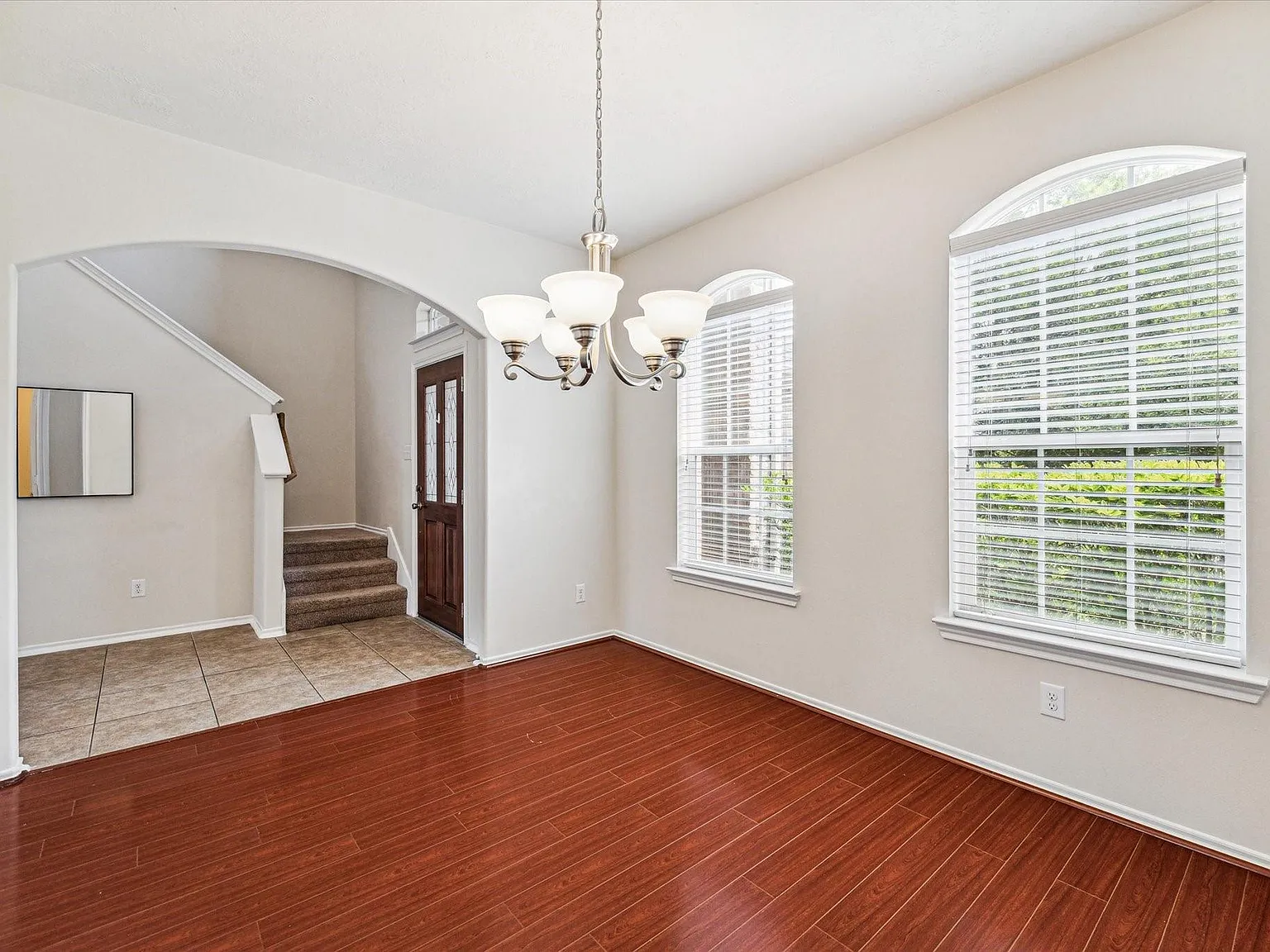 3 bed, 2.5 bath, 2264 sqft, $2,500 — Photo 2