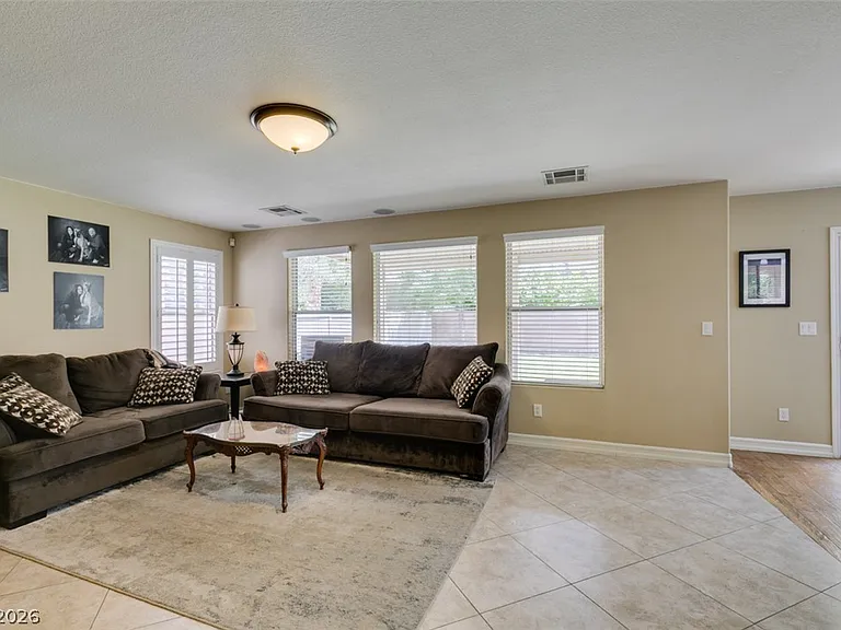 2619 Begonia Valley Ave — Photo 6