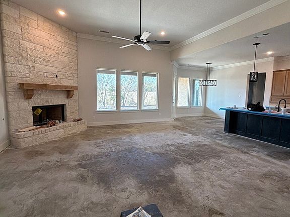 5th image of 905 Perrin Ln