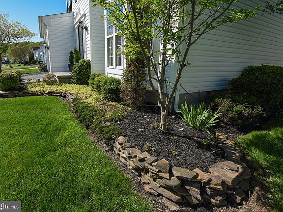 3rd image of 26 W Minglewood Dr