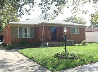 21800 Harding St, Oak Park, MI 48237