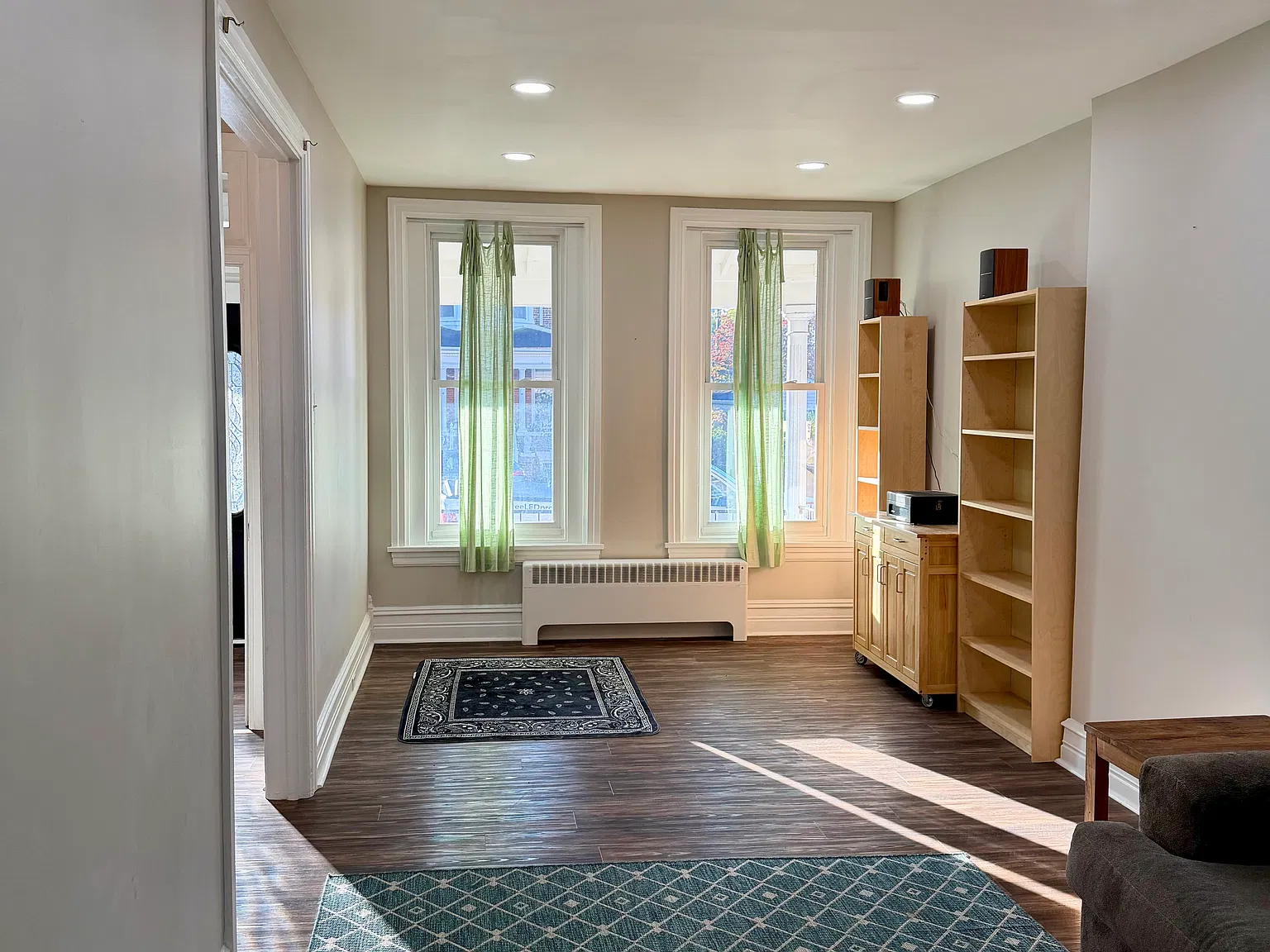5 bed, 1.5 bath, 2406 sqft, $2,000 — Photo 3