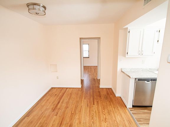 3rd image of 810 Ellison Ave