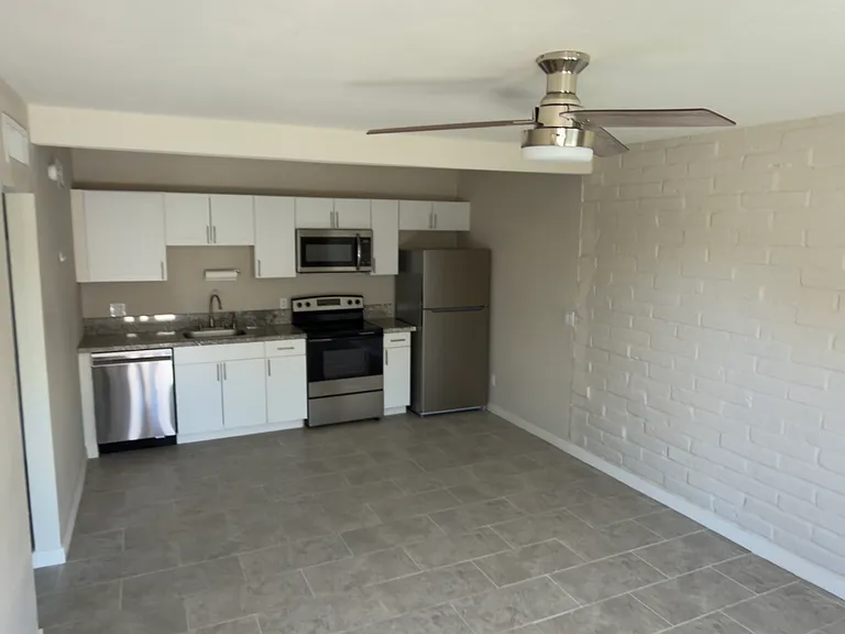 502 E Glenn St #11 — Photo 1