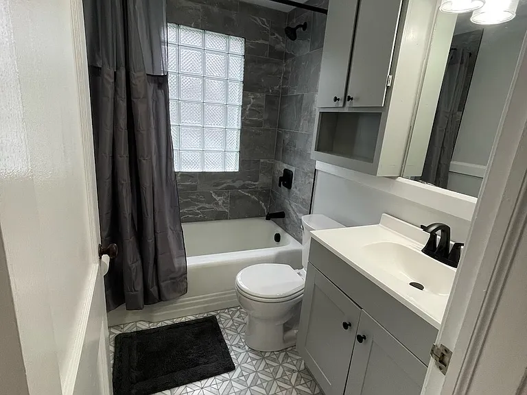 231 N Spring Grove St #3 — Photo 4