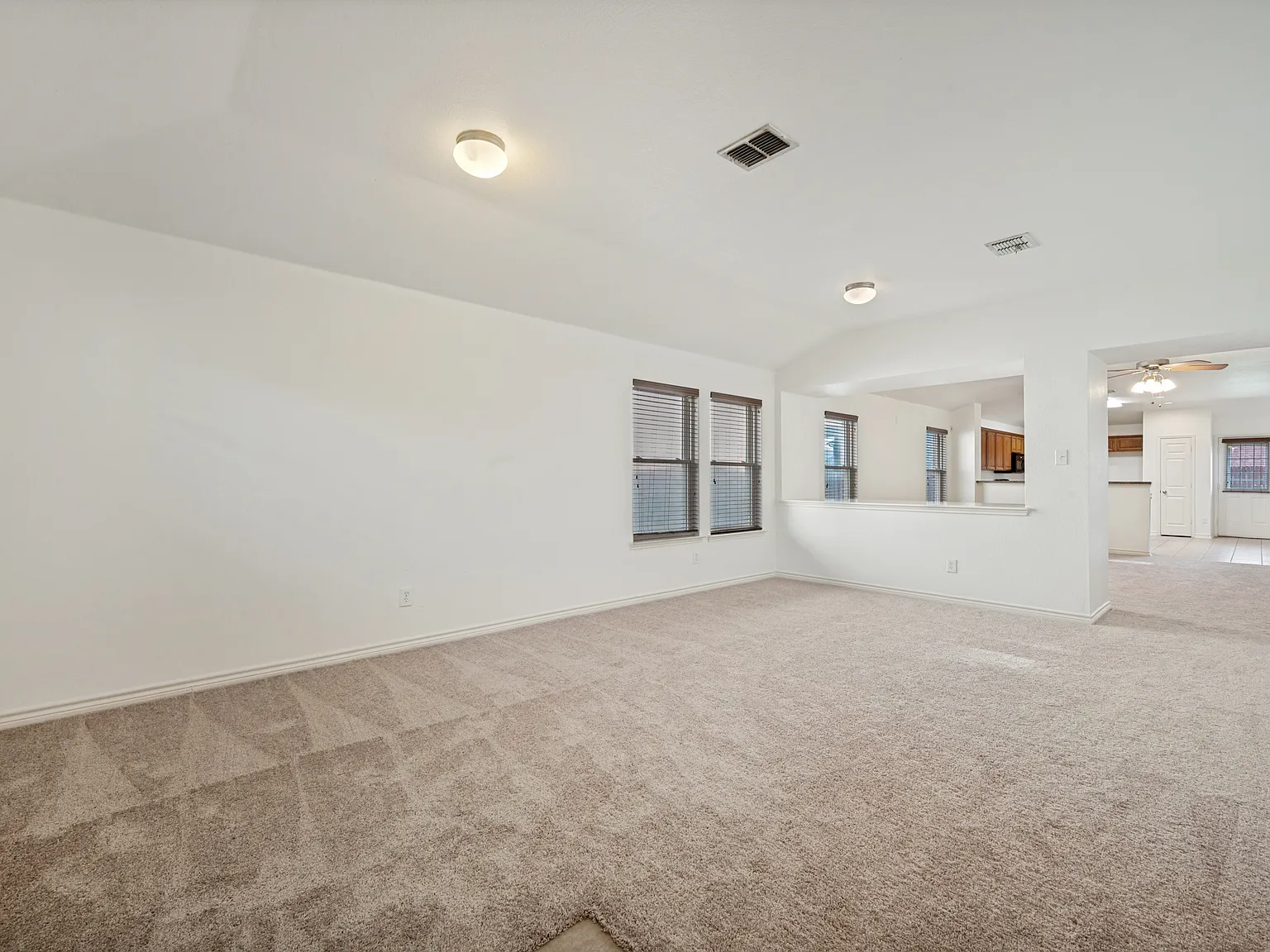 3 bed, 2082 sqft, $2,150 — Photo 3