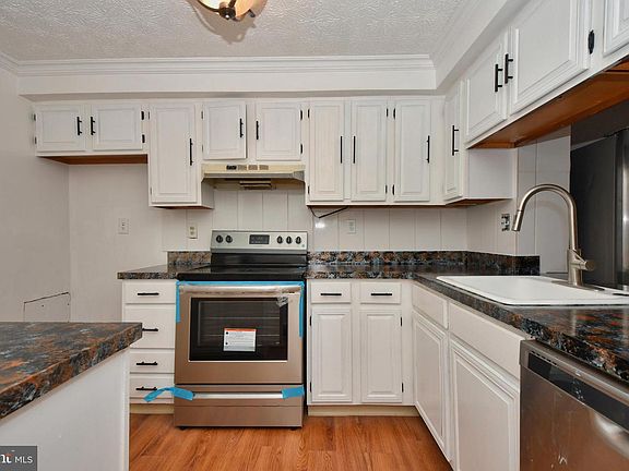 4th image of 18 Stillwood Cir