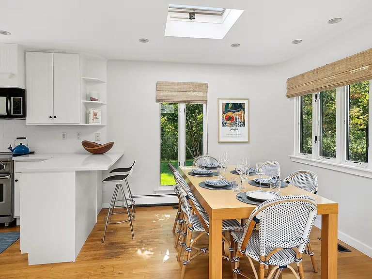 1 Oakwood Ct — Photo 16