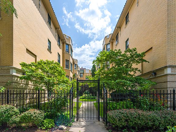 3rd image of 5515 N Winthrop Ave #2A