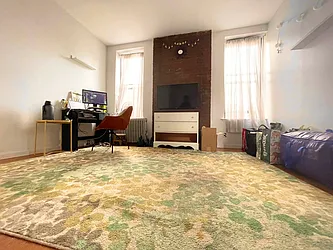 Rented by Century 21 Premier 