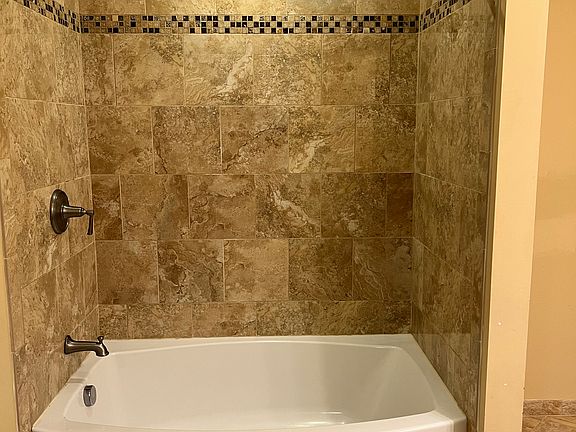3rd image of 9537 Evergreen Cir
