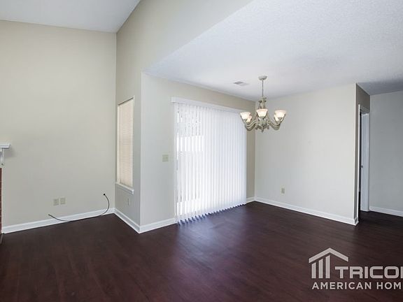 5th image of 228 Westport Dr