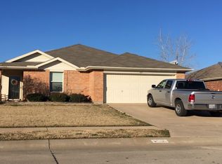 303 Deer Run Dr, Sanger, TX 76266