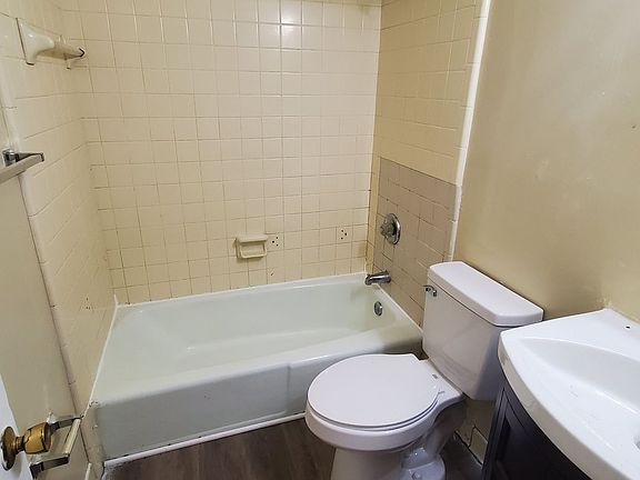 5th image of 401 Guilford Ave #D