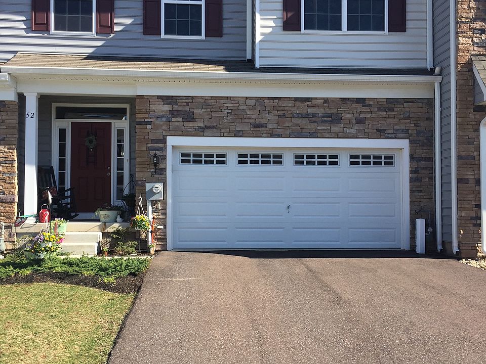 1st image of 52 Plymouth Dr