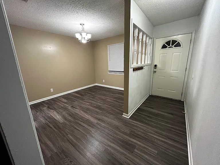 1203 Blueridge Pkwy — Photo 4