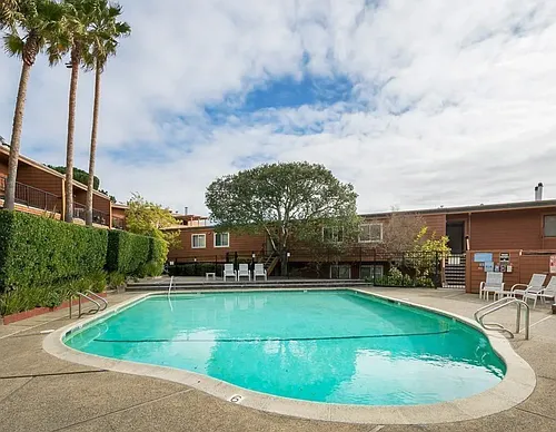 130 Stanford Way Photo 1