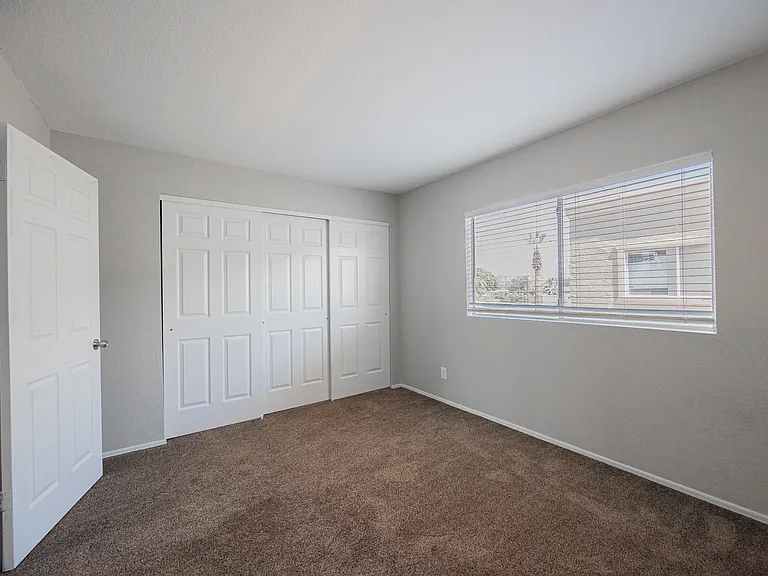 1055 W 5th St #18 — Photo 13