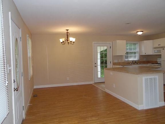 3rd image of 1119 Edgewood St