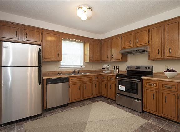 3rd image of 634 Doane Dr