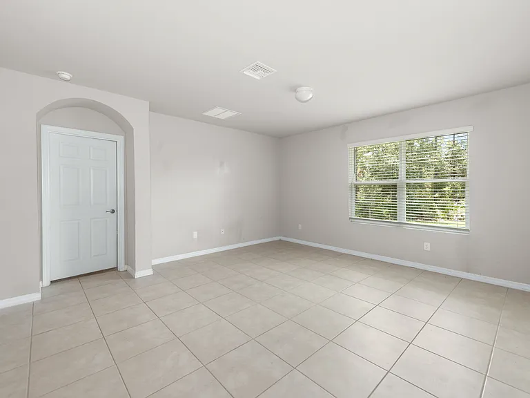 20550 Charles St — Photo 3