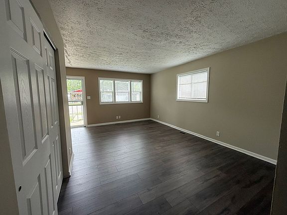 5th image of 3706 Hoyt Ave