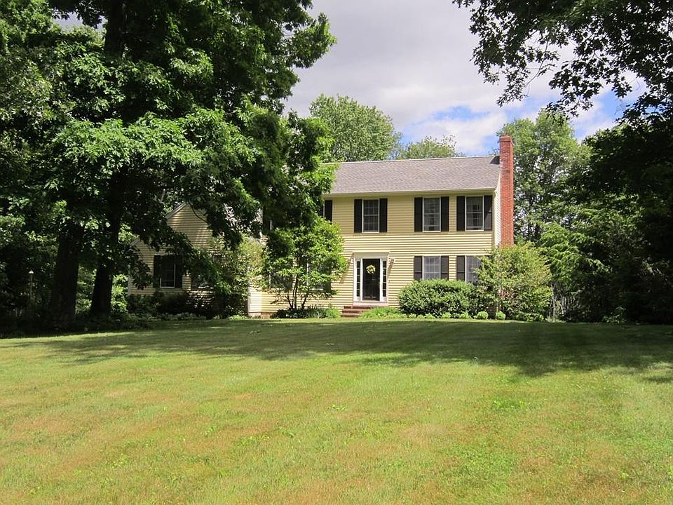 1st image of 4 Woodcrest Dr